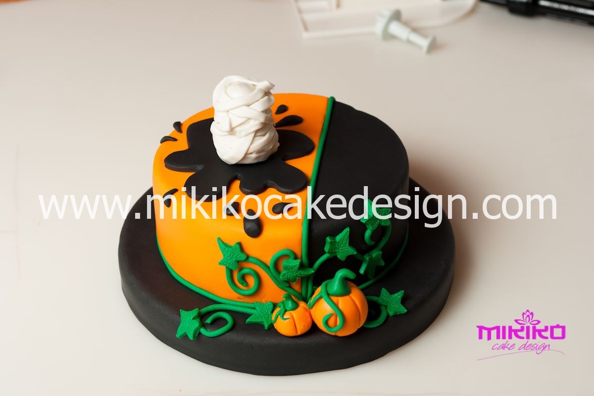 Come ricoprire una dummy cake Come ricoprire una dummy cake
